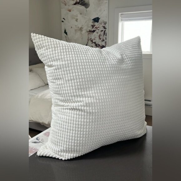 Large Brand New Waffle Pillow - Picture 1 of 5